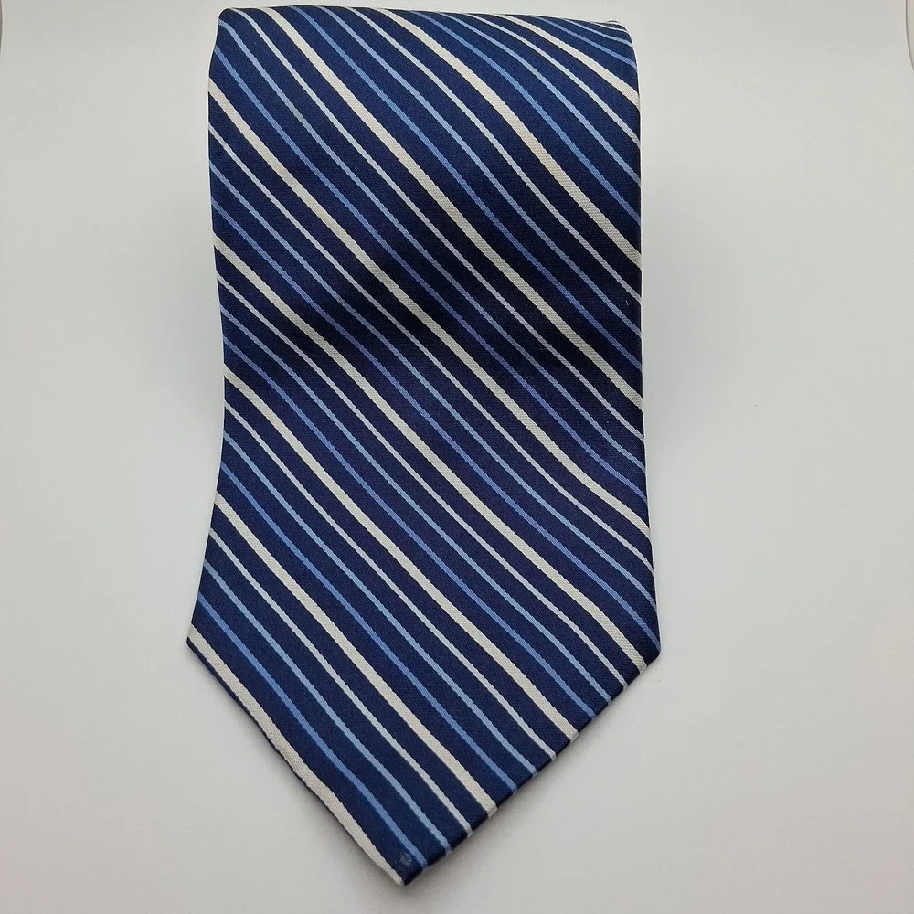 Brooks Brothers 346 Tie Blue White Stripes All Silk Made In USA 4x59x1.5